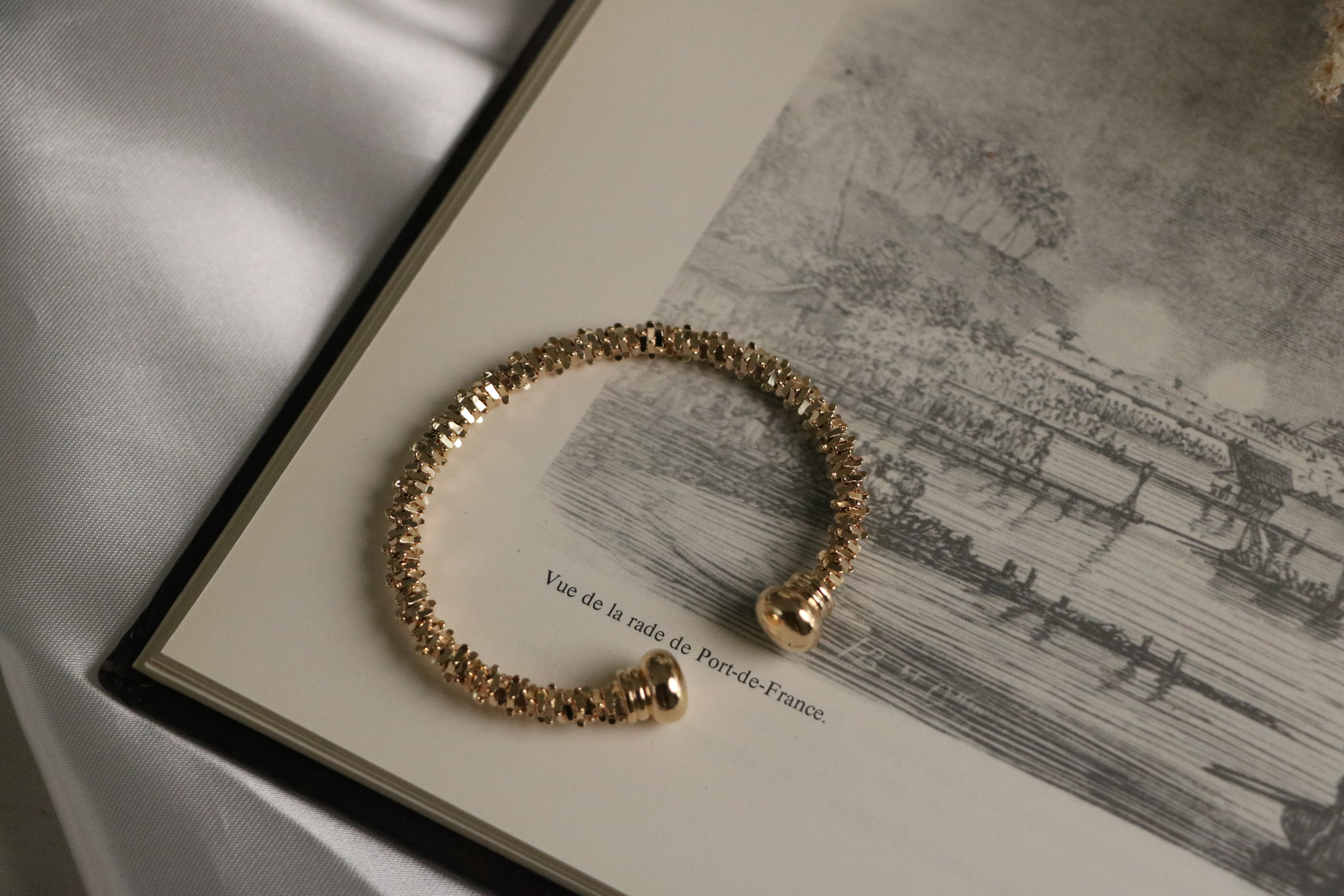 Jonc Olympe — structuré plaqué or 18K