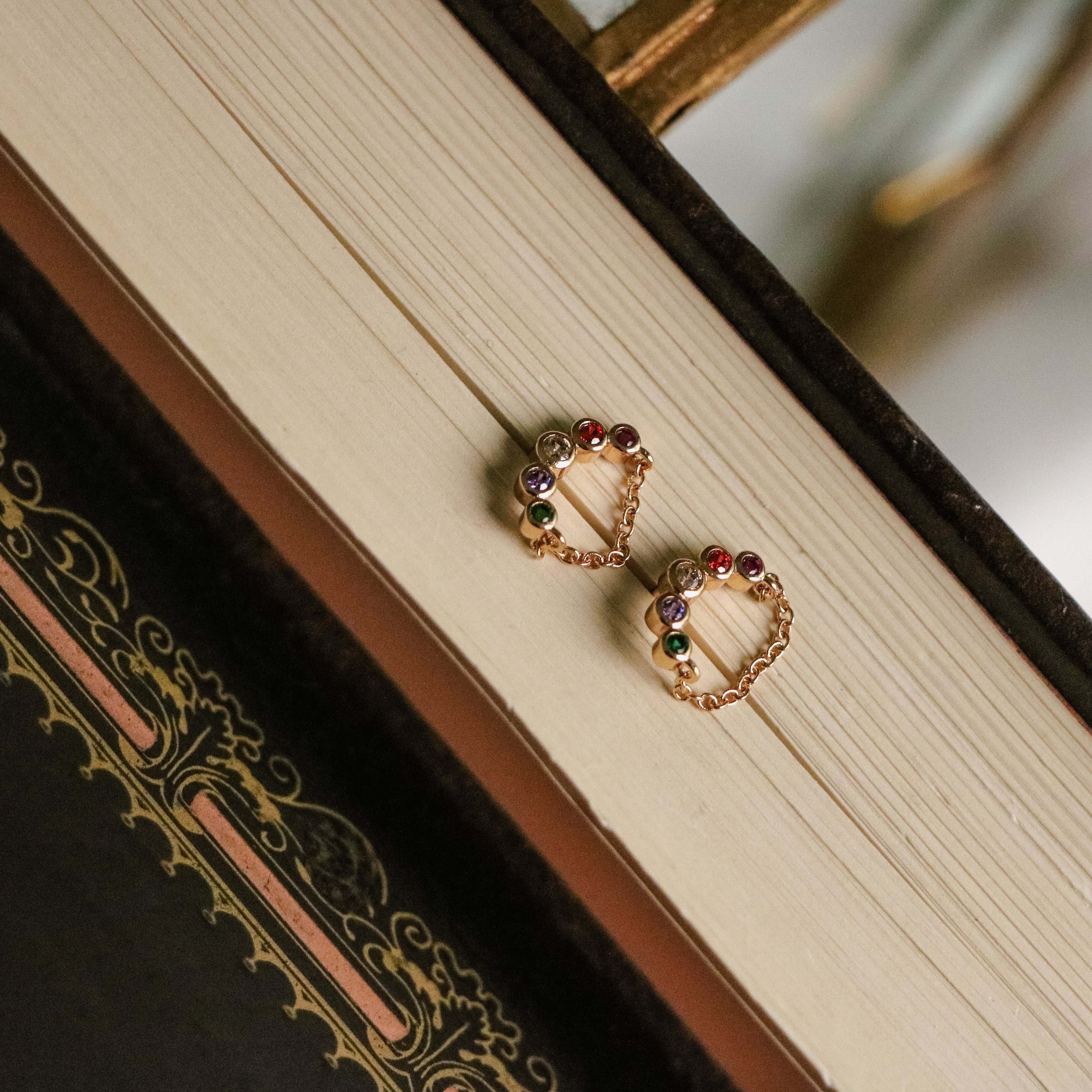 Coloré Tchè Mwen — Boucles d'oreilles Puces serties multicolores