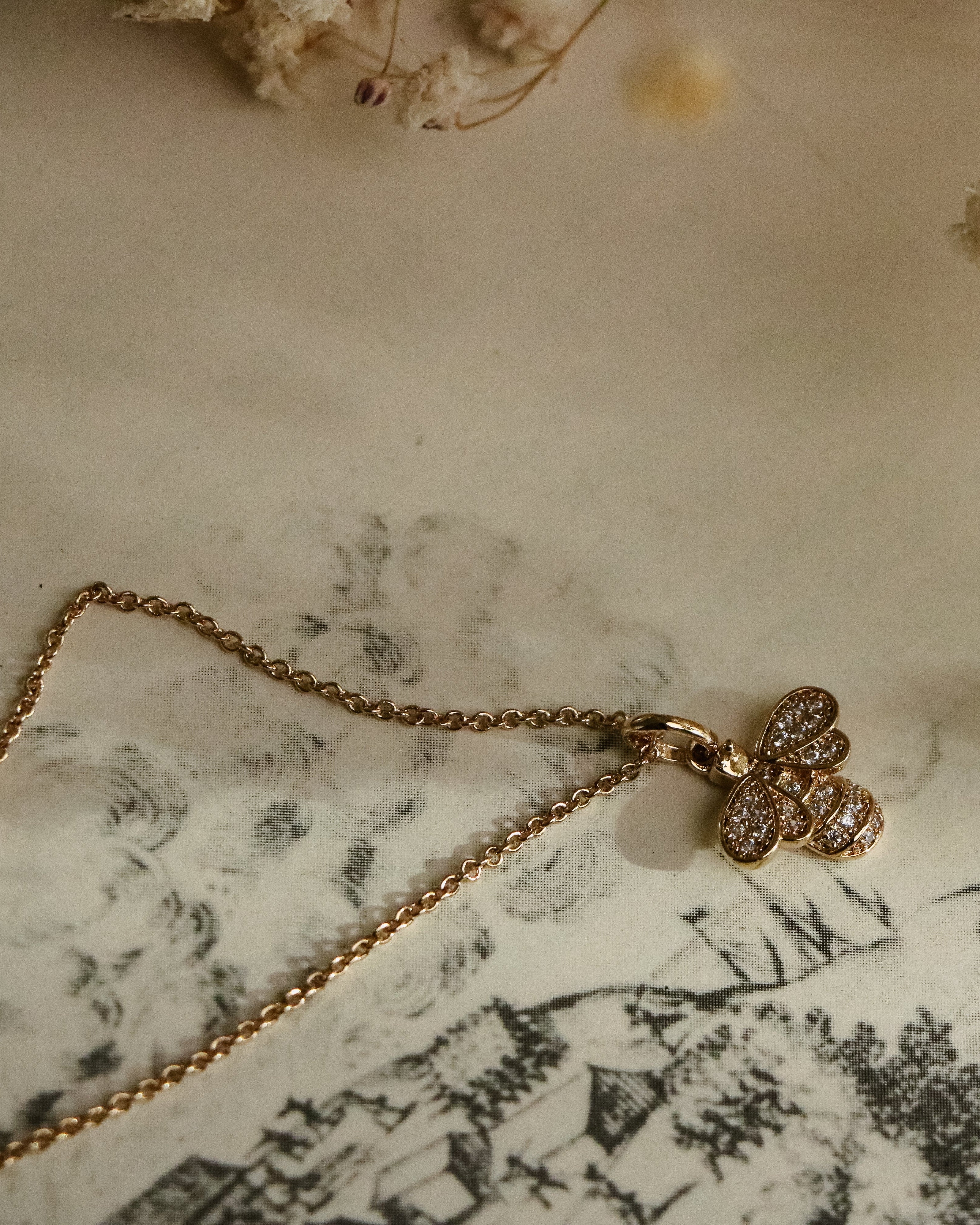 Lauryn — Collier Abeille en zircons